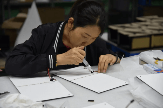 為什么定制亞克力展示架不便宜？以下都是原因
