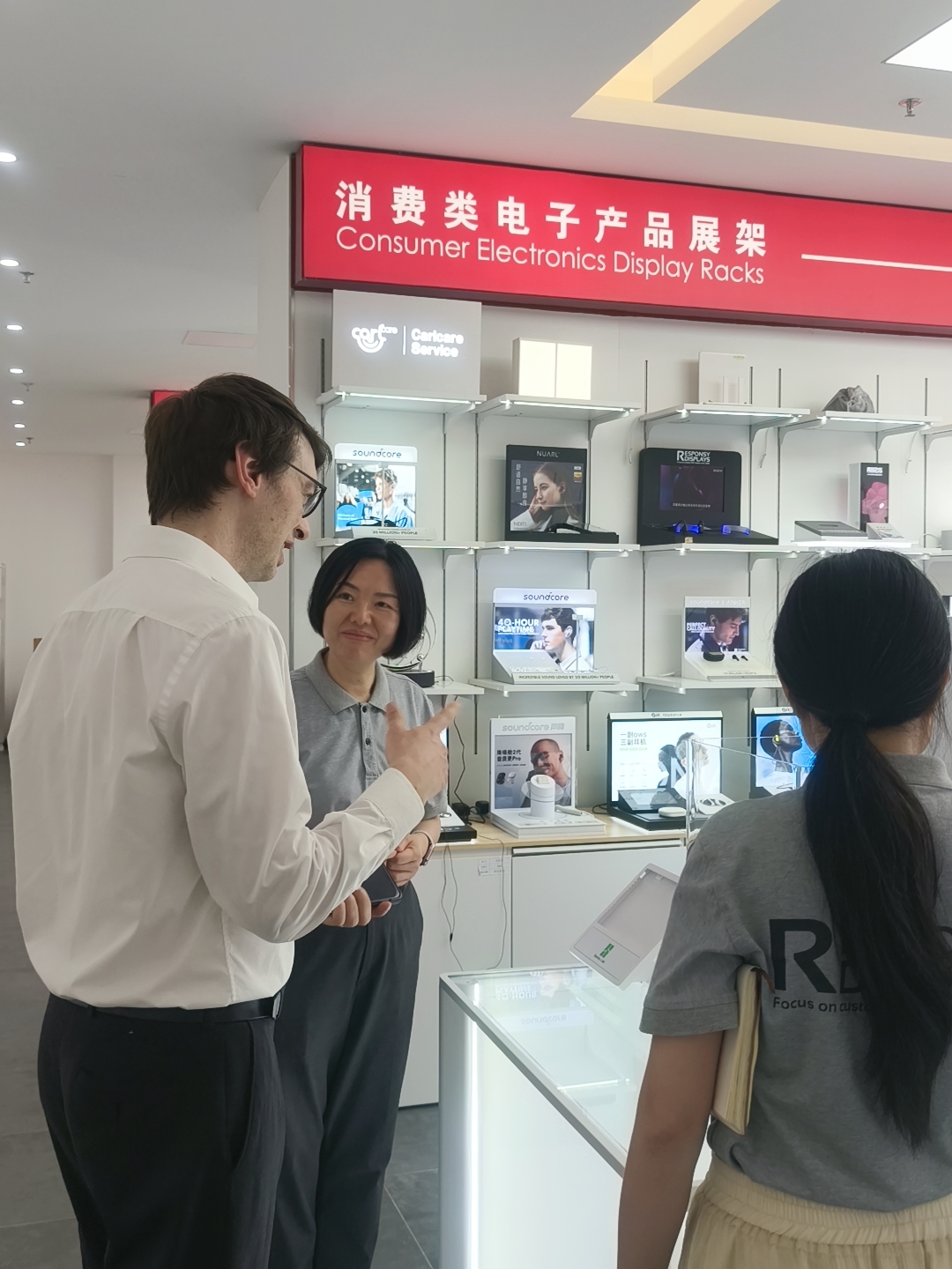 熱烈歡迎英國客戶蒞臨東莞精彩展示參觀考察