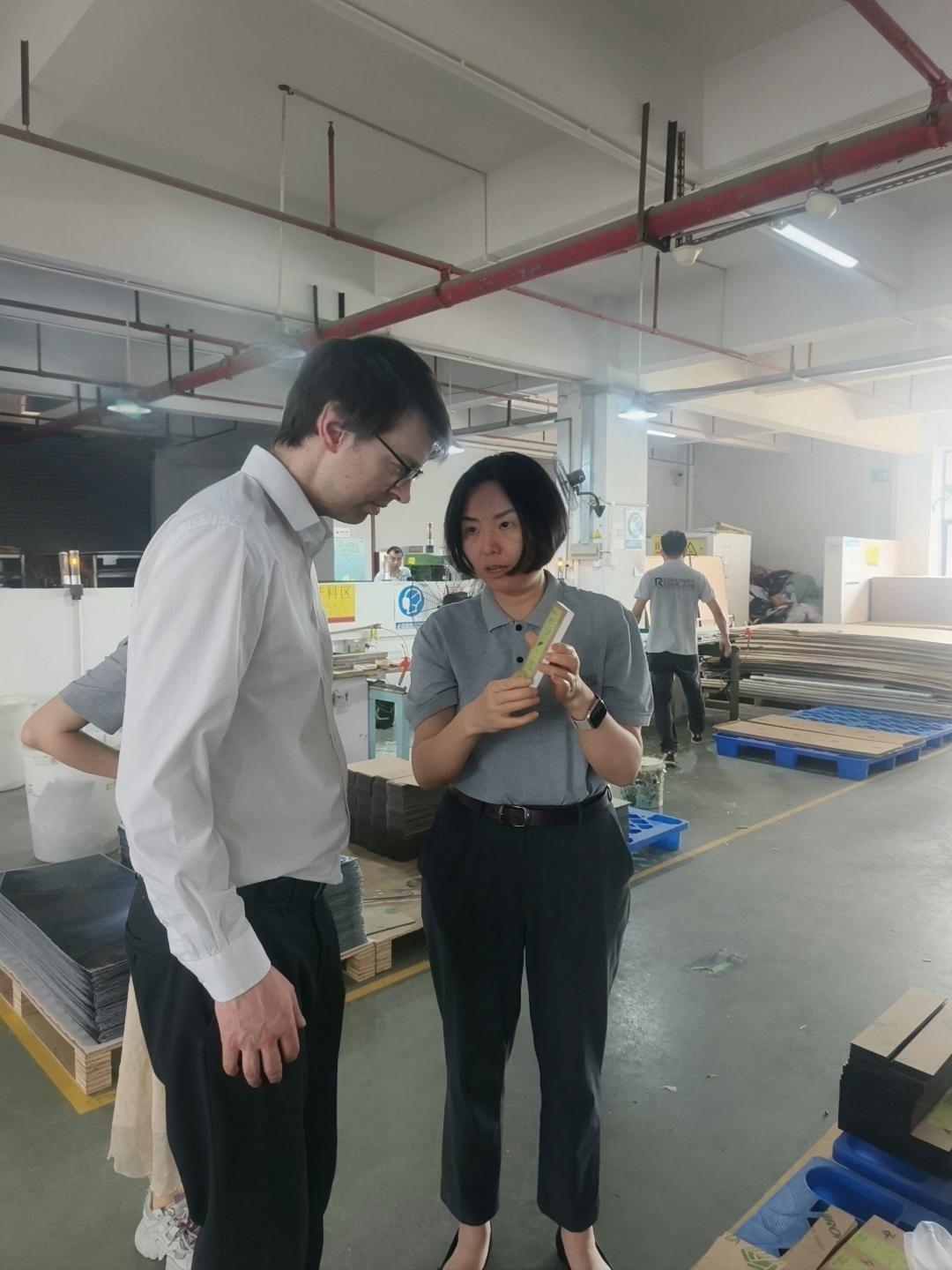 熱烈歡迎英國客戶蒞臨東莞精彩展示參觀考察